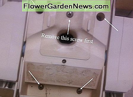 Entfernen der Schrauben Removing the screws