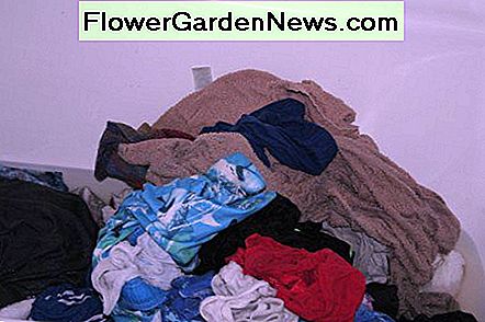 Wasmachine kapot ~ Hoe je kleding wast zonder moderne gemakken!