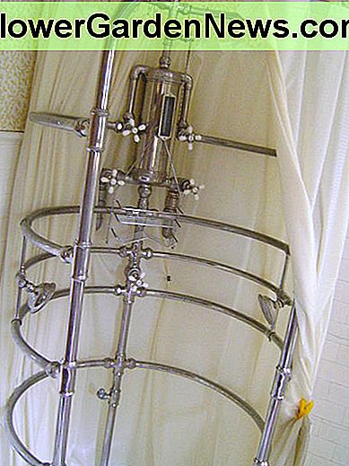 Rib shower at the Cartier Mansion in Ludington, Michigan (CC-BY-SA-3.0 | License migration redundant | GFDL | Self-published work)